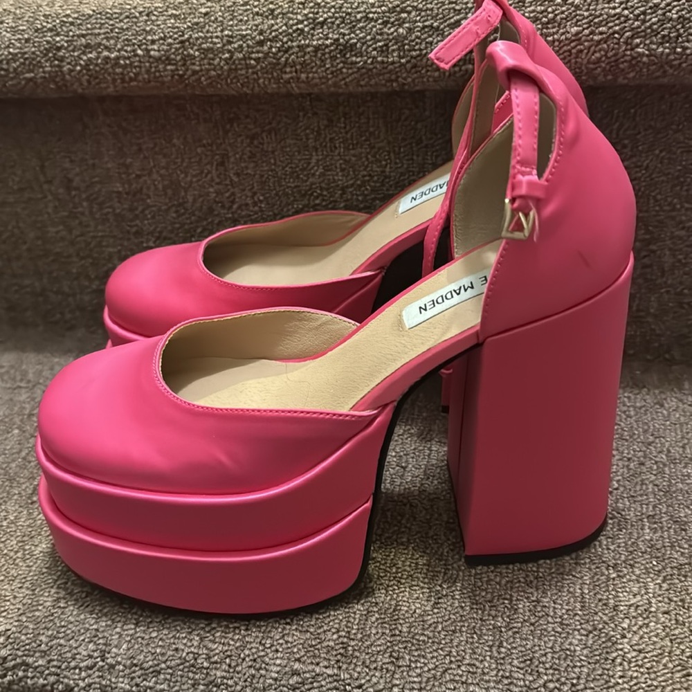 Pink platform heels - Picture 2 of 4